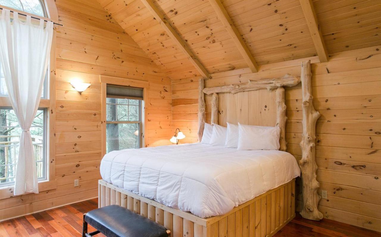 Whispering Pines Treehouse By Amish Country Lodging Милърсбърг Екстериор снимка