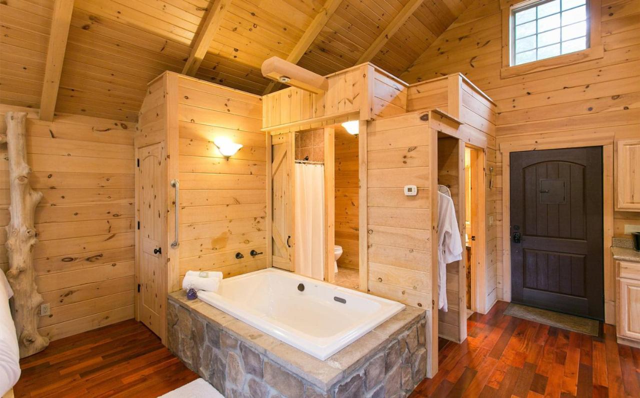 Whispering Pines Treehouse By Amish Country Lodging Милърсбърг Екстериор снимка