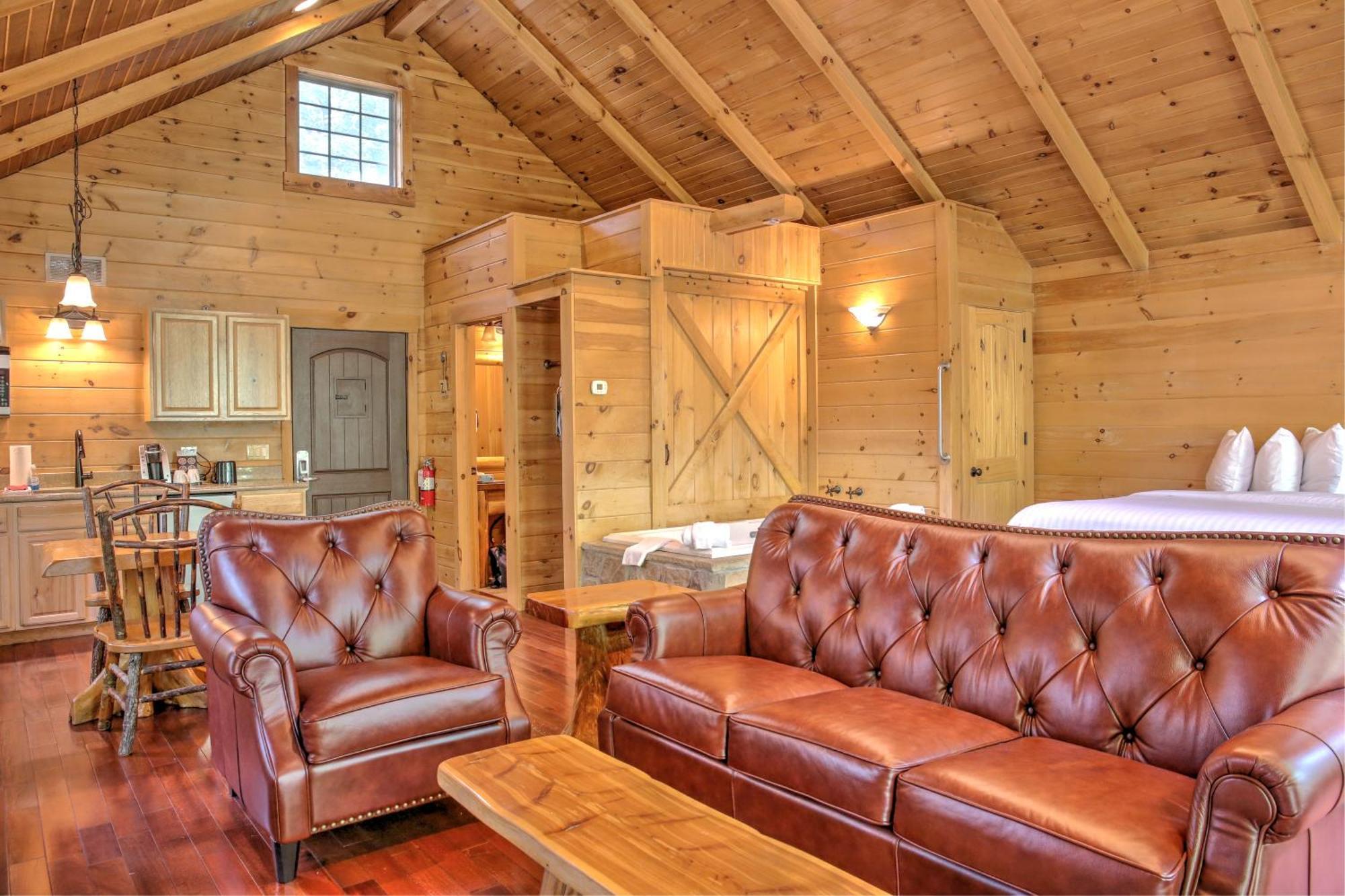 Whispering Pines Treehouse By Amish Country Lodging Милърсбърг Екстериор снимка